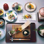 японские блюда на столе
